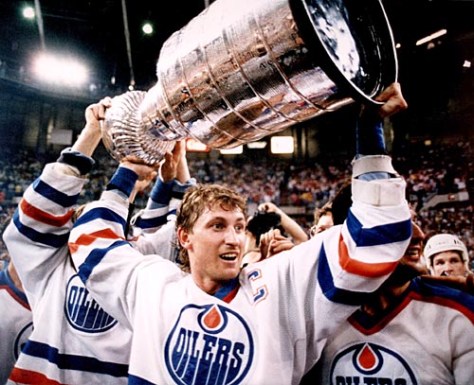 x-gretzky-with-cup-26-january-2011.jpg
