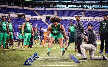 leonard-williams-wig-jump